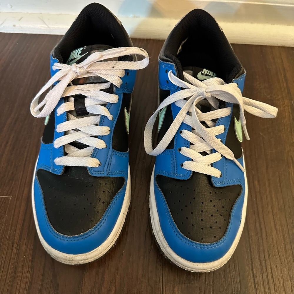 NIKE YOUTH DUNK LOW SE (GS) BLUE/BLACK, NIB CRATER SIZE 5 1/2